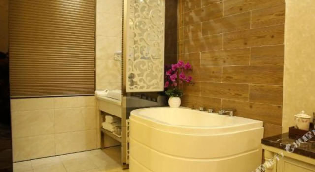 Global Village Hotel, Prenota Hotel Huzhou Zhejiang