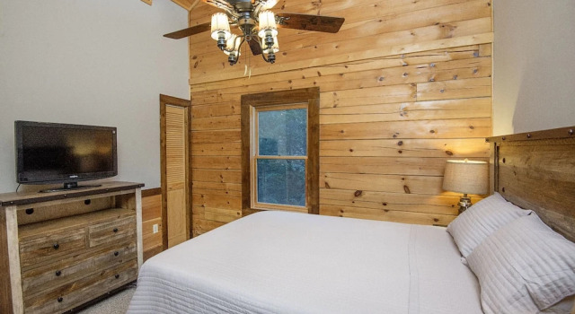 Cuddlin Up by Heritage Cabin Rentals
