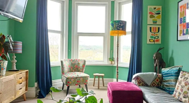 Unique 2-bedroom Coastal Town Retreat