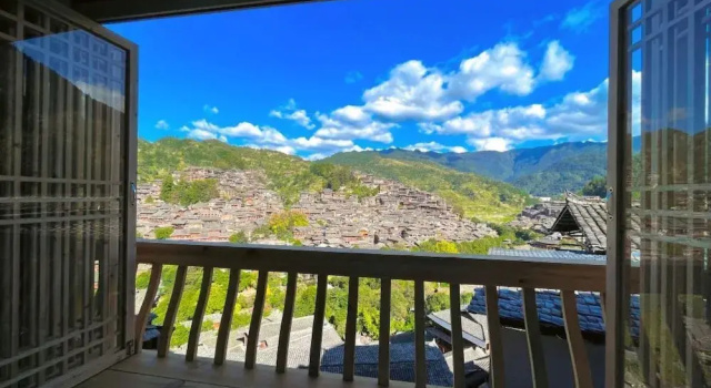 Двухместный номер Comfort с балконом и с видом на окрестности Xijiang Yunting Light Luxury Panoramic Beauty Su (Observation Deck)