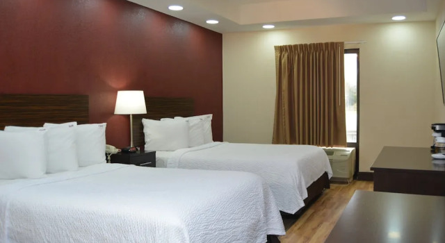 Четырёхместный номер Deluxe Red Roof Inn PLUS+ & Suites Chattanooga - Downtown