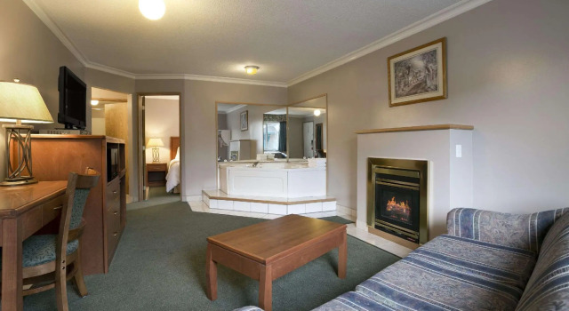 Двухместный люкс Ramada Merritt