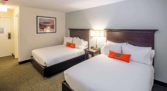 Четырёхместный номер Standard Collegian Hotel & Suites, Trademark Collection by Wyndham