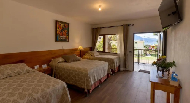 Трёхместный номер Standard Hotel y Centro de Convenciones Jardines del Lago