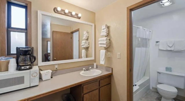 Трёхместный номер Superior Birch Glen Hotel