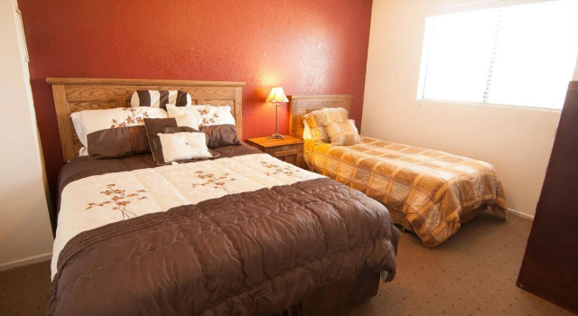 Sunnyvale Garden Suites Hotel, Забронировать Отель Туэнтинайн-Палмс Joshua Tree National Park, рядом с Twentynine Palms Chamber of Commerce