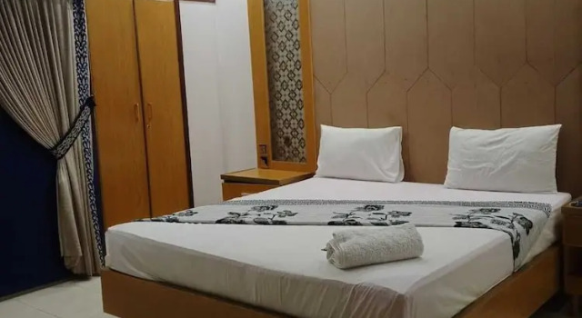 Deluxe Zimmer Book & Stay