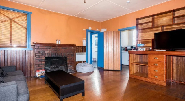 Old School Cool Near the Beach, Book Hotel West Hobart Tasmania