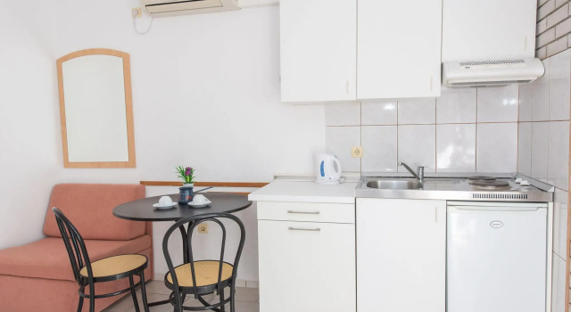 Апартаменты Relaxing Apartment in Okrug Gornji near Mavarstica Beach