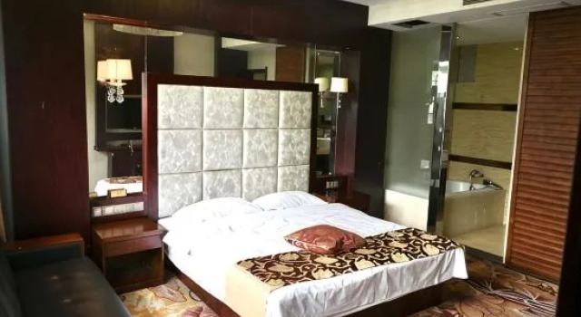 Люкс с видом на озеро Yiranju Holiday Hotel