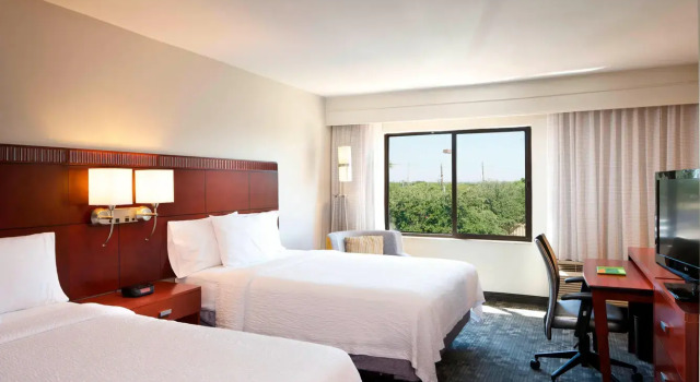 Четырёхместный номер Standard Courtyard by Marriott Brownsville