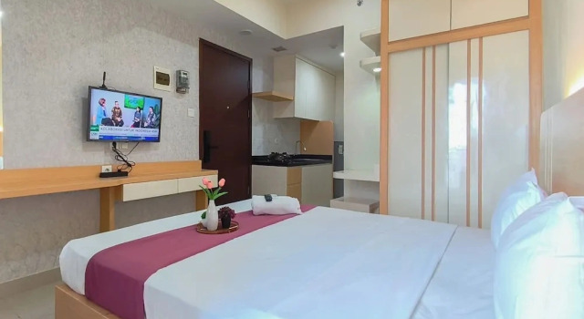Comfy Modern Look Studio Room At Apartment Grand Dharmahusada Lagoon