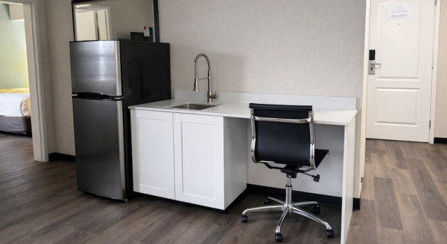 Номер Luxury Village Inn & Suites
