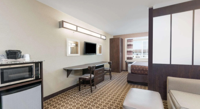 Двухместный люкс Microtel Inn & Suites by Wyndham Dickinson