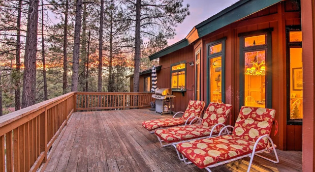 Коттедж с 3 комнатами с балконом Hike, Ski, Fish: Big Bear Lake Lodge w/ Deck