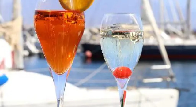 Transatlantico, Buchen Sie Hotel Lungomare Caracciolo Neapel
