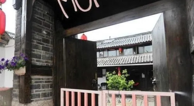 Tsinghua Courtyard(翟清华院里), Prenota Hotel Lijiang Yunnan