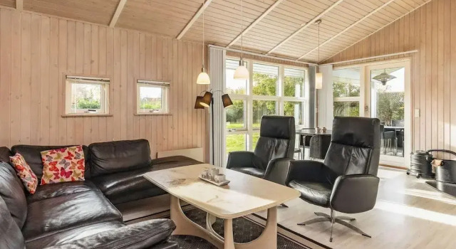 4 Star Holiday Home in Humble, Book Feriehus Hoteller i Langeland med parkering, Parkering