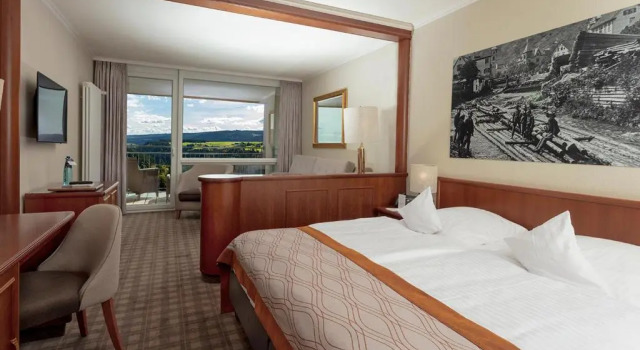 Двухместный номер Superior с панорамным видом Schwarzwald Wellnesshotel SAIGERHÖH I Spa Golf & Wandern über dem Titisee