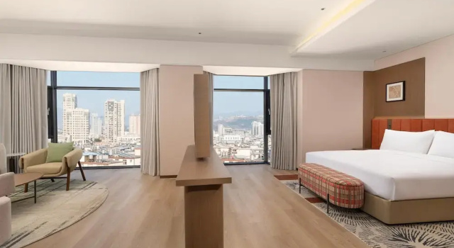 Номер Premium Hilton Garden Inn Dali Erhai Park