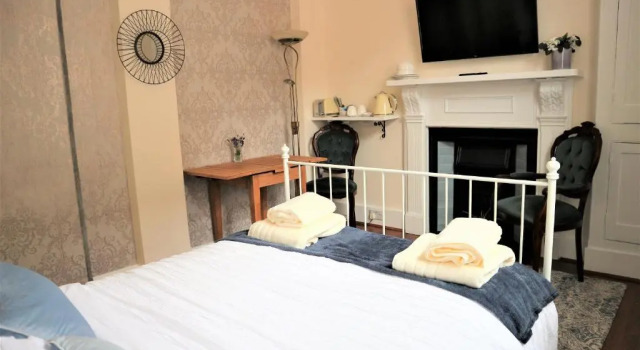 Номер Standard Izarra - Town centre en-suite with own entrance and free parking
