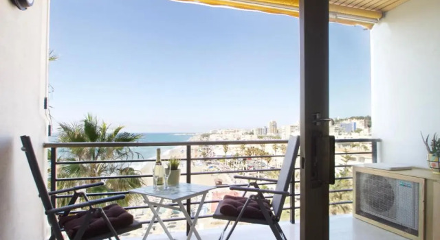 Апартаменты Sea front studio with spacious balcony Santa Clara
