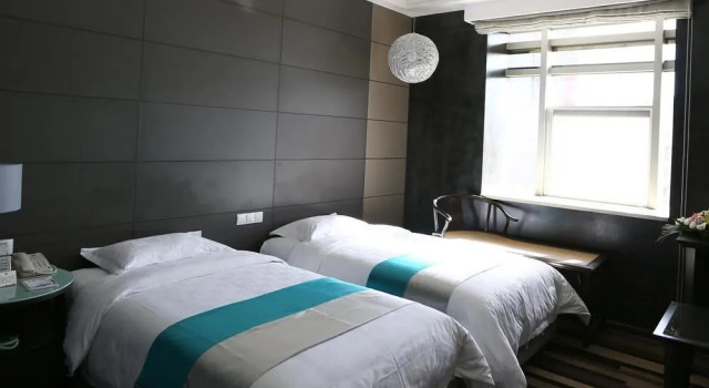 Herton Garden Hotel, Rezerwuj Hotel Hotele w Kunming z parkingiem, Parking