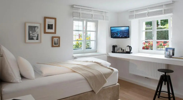 Quartier 99, Prenota Hotel Rum 