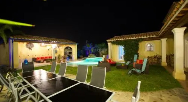 Villa 6 chambres piscine plage à 5 mn, Varaa Villa Mökit kohteessa Vic-la-Gardiole, Mökki