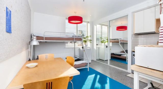 Студия HENRIETTA, Carlton Studio Apartment