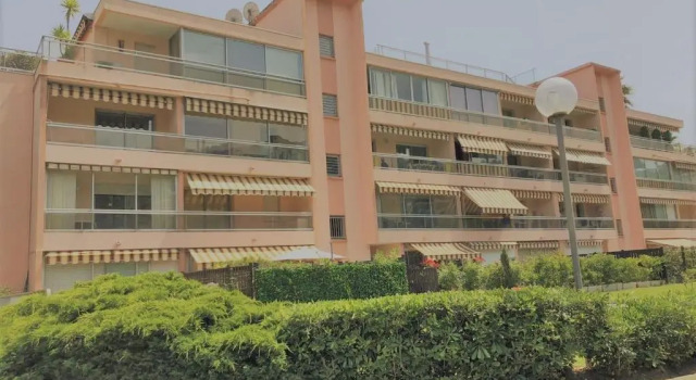 Apt Golfe Juan - 5min des plages - Parking privée - Piscine Rooftop, Забронировать Апартаменты/квартира Гольф-Жуан Приморские Альпы