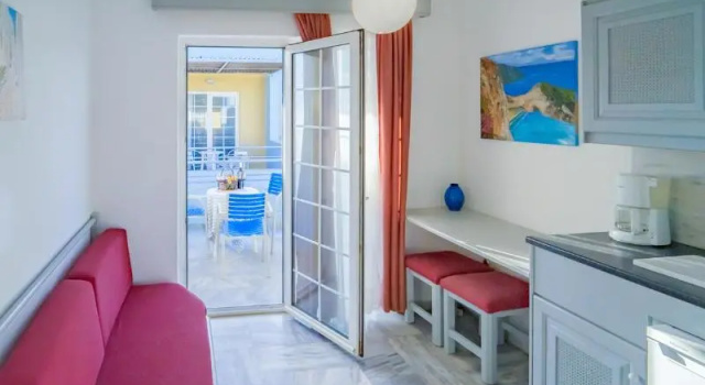 Апартаменты c 1 комнатой с балконом Futura Hotel