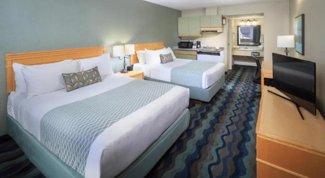 Четырёхместный номер Standard Accent Inns Kelowna