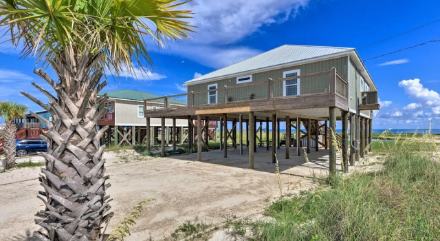 Коттедж с 3 комнатами с балконом Bayfront Dauphin Island Home w/ Beach Access!