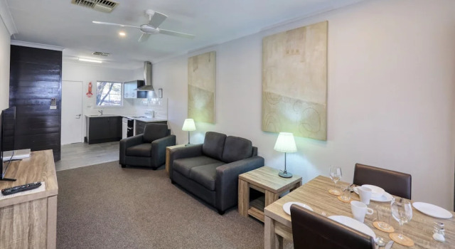Апартаменты Deluxe c 1 комнатой Colonial Motel & Apartments