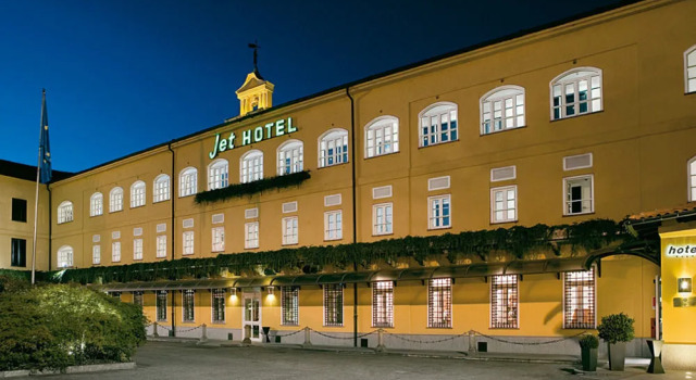 Jet Hotel