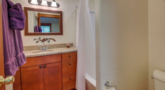 Коттедж Downtown Bonners Ferry Home with Covered Porch!