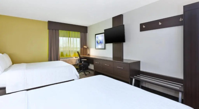 Четырёхместный номер Standard Holiday Inn Express Winnipeg Airport - Polo Park by IHG