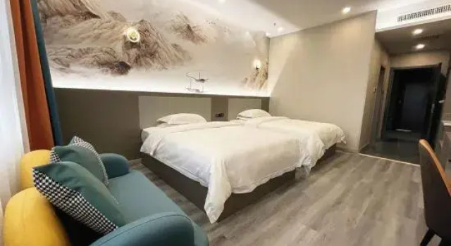 Golden Sunshine Hotel (Kuqa No.2 Middle School), Prenota Hotel Hotel a Xinjiang con parcheggio, Parcheggio