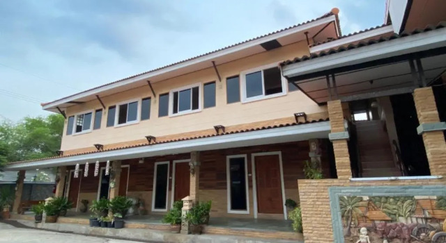 Phunumfha Hotel, Book Hotel Chum Phae 
