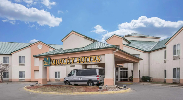 Quality Suites Kansas City International Airport, Boek Hotel Hotels in Missouri met zwembad, Zwembad