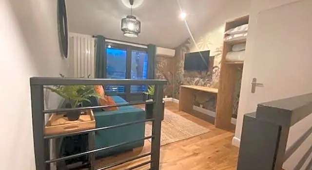 Четырёхместный номер Standard с балконом Hôtel Quai des Pontis