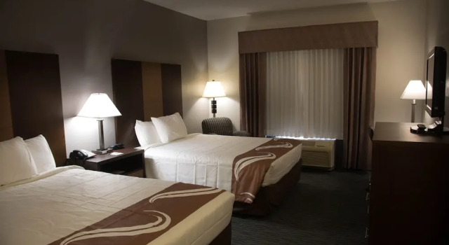 Четырёхместный номер Standard Crossroads Inn And Suites