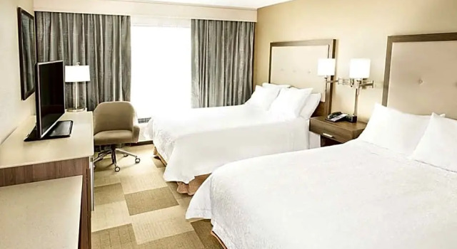 Четырёхместный номер Standard Bolton Inn