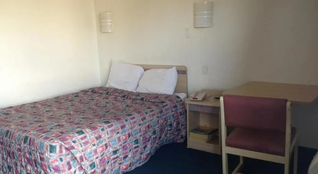Четырёхместный номер Standard Relax Inn Forth Worth