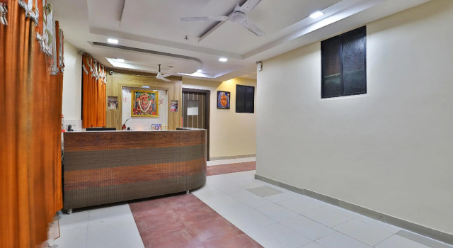 OYO Spot on  8592 Hotel Paras Palace, Réserver Hôtel Naroda Gujarat