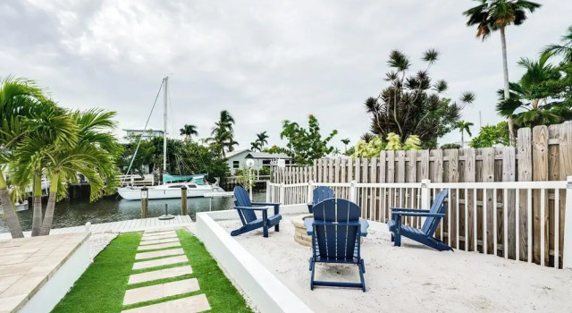 Updated St James City Home on Canal w/ Pool & Dock, Book Feriehus Saint James City Florida