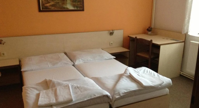 Hotel Mlyn - Jihlava, Rezerwuj Hotel Hotele w Central Bohemia z parkingiem, Parking