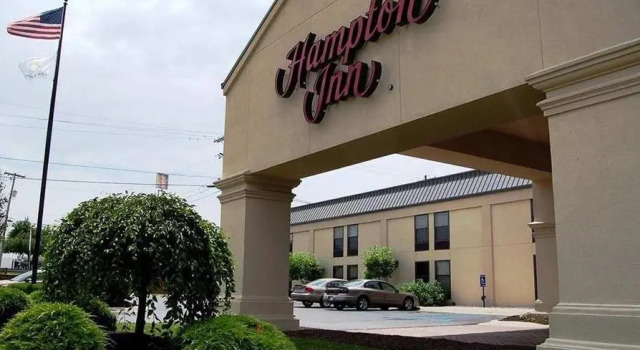Кровать в общем номере Best Western Batesville