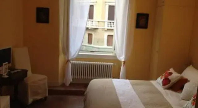B&B Bonne Nuit, Забронировать Отель Бергамо Bergamo Province, рядом с Пьяцца Веччиа
